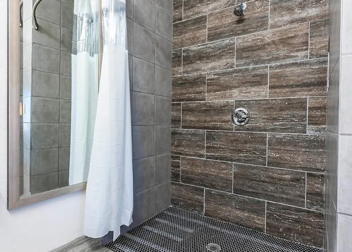 Metro Extended - Corner Apartment