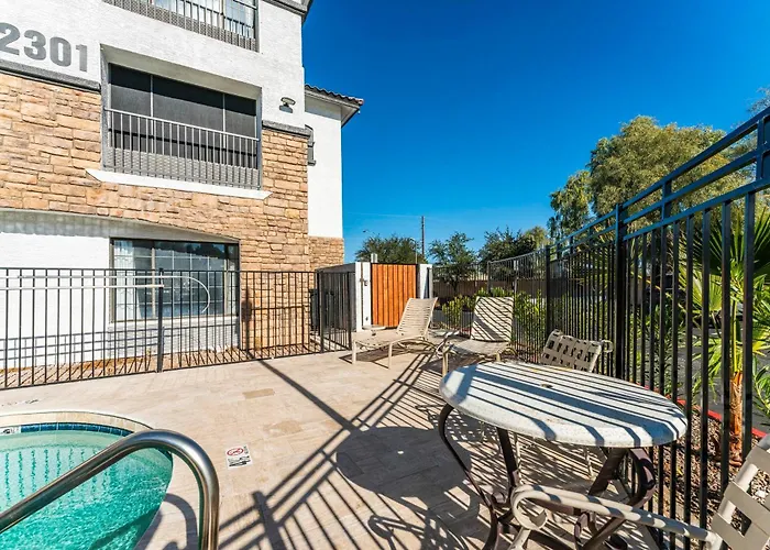 Metro Extended - Corner Apartment *